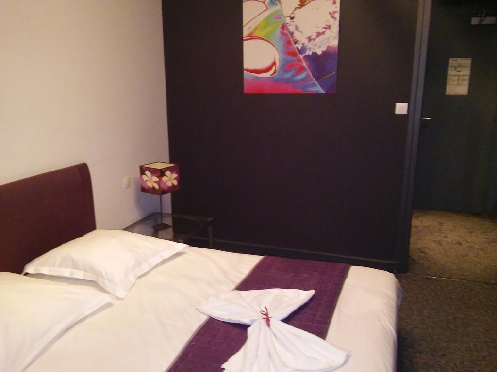 Homtel Le Parc Hotel Allevard Ruang foto