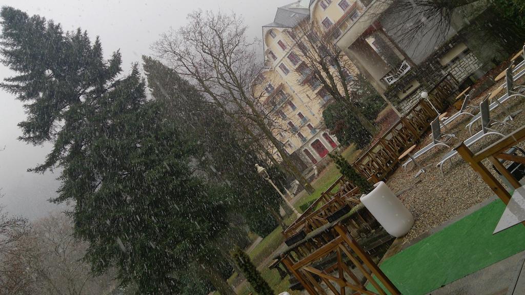 Homtel Le Parc Hotel Allevard Bagian luar foto