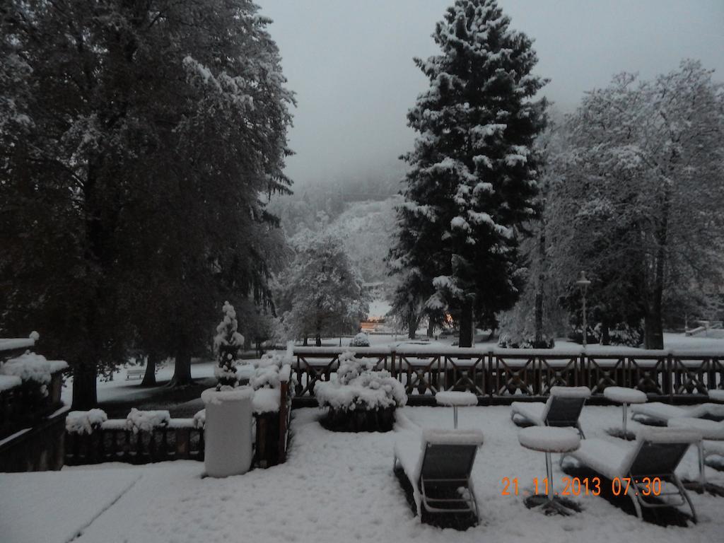 Homtel Le Parc Hotel Allevard Bagian luar foto