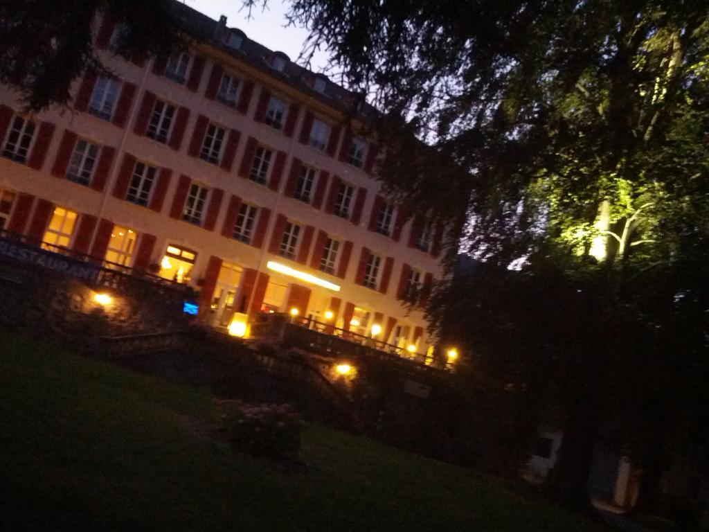 Homtel Le Parc Hotel Allevard Bagian luar foto